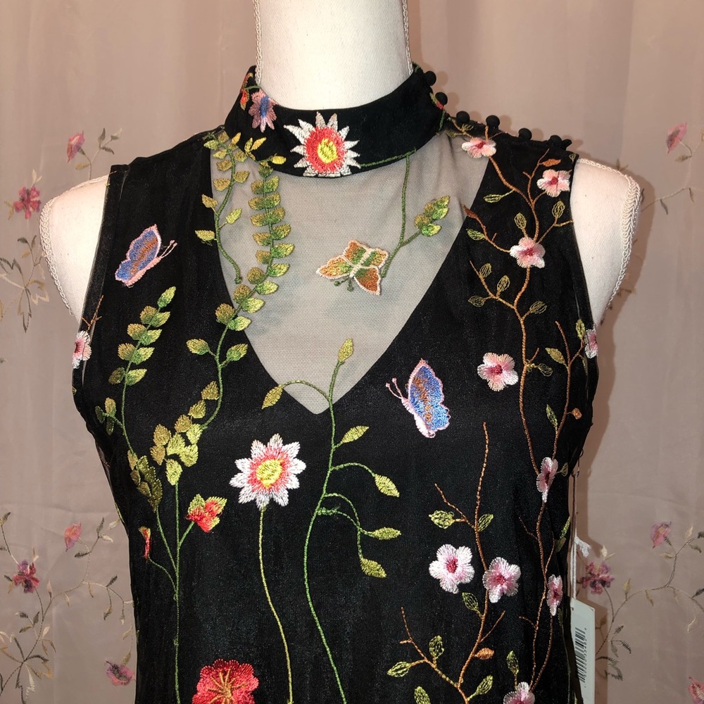 NWT Ecru Embroidered Dress - Picture 2 of 15